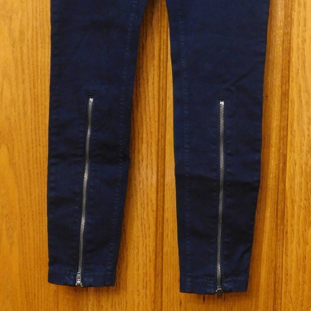 L325 Hue Extreme Zip Hem Denim Leggings - XS